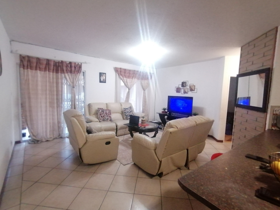 2 Bedroom Property for Sale in Rustenburg Central North West